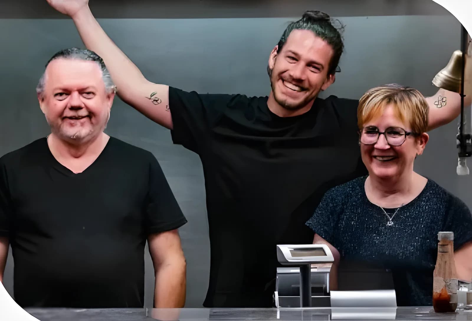 Marie et son équipe derrière le comptoir